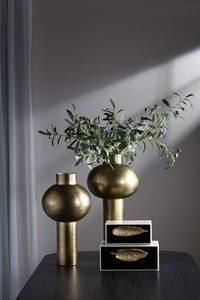 Elegante Florero Moderno de Metal Plateado con Acabado Transparente para Espacios Sofisticados y Artesanía Fina - Product Image 4