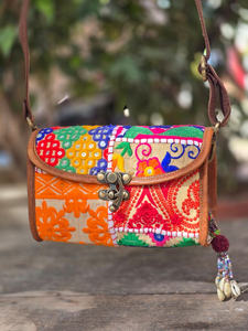 Bolso bandolera bordado a mano indio, bolso de hombro con solapa de patchwork étnico y ribete de cuero para mujer - Product Image 6