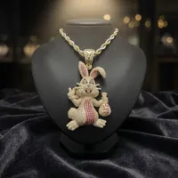 Luxuriöser 9K Gold Hasen-Anhänger mit Labor-Rubin und 8-9 Karat Labor-Diamanten-Pavé, Niedlicher Hasen-Schmuck für Kinder