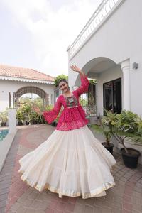 Lehenga Choli de diseño étnico tradicional indio, colección Navaratri, con estampado Bandhani y diseño Kutchi para mujeres, ropa elegante. - Product Image 3