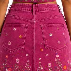 Conjunto de Top Corto y Falda Bordados para Mujer, Color Magenta, Diseño Floral, Verano, Dos Piezas, Logotipo Personalizado, OEM, Ropa al Por Mayor - Product Image 6