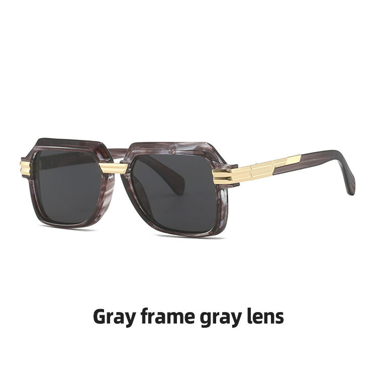 Montura negra, lente gris.