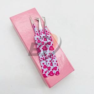 Pince à cils personnalisée avec logo imprimé en forme de cœur, en acier inoxydable japonais, pointe fine pour extension de cils, prise en main professionnelle et ferme - Product Image 4