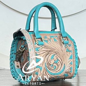 Bolso Bandolera de Cuero Vacuno Genuino Hecho a Mano, Diseño Boho, Moderno, Pequeño, Elegante, con Estampado Floral y Detalles en Turquesa - Product Image 1