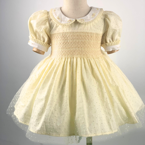 Vestido de Niña con Bordado Smocked, Color Crema, Algodón Transpirable, Vestidos de Princesa, Bordado a Mano, Tela con Estampado Personalizado, Fabricante de Vietnam - Product Image 1