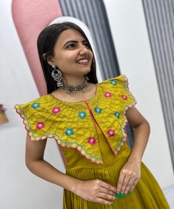 Vestido Étnico Moderno con Bordado Romano y Trabajo Khatli, Ropa Festiva, Precio al por Mayor, Color Limón - Product Image 2