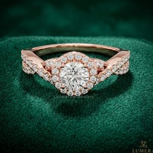 แหวนหมั้นเพชรทรงกลมแบบ Halo ได้รับการรับรองจาก IGI พร้อมวงแหวนแบบ Twisted Pavé ทองคำ 9K 10K 14K 18K สีโรสโกลด์ สำหรับผู้หญิง - Product Image 1