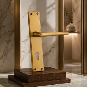 Manija de Puerta de Latón GRACE Premium, Acabado Dorado Cepillado, Manija de Palanca Resistente para Puertas Residenciales, Comerciales y de Oficina - Product Image 3