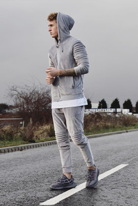 Survêtements de luxe personnalisés de haute qualité pour hommes, en velours, avec fermeture éclair, collection 2026 du fabricant - Product Image 6