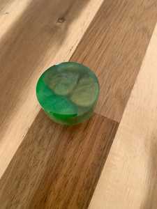 Boutons de porte ronds en résine au design côtier élégant avec finition brillante, couleurs vibrantes, écologiques, faits à la main pour les portes de placards modernes - Product Image 4