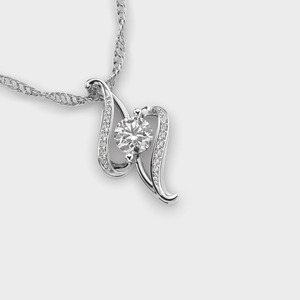 จี้เพชรทรงกลมเจียระไนแบบ Solitaire ที่ได้รับการรับรองจาก IGI พร้อมฝังเพชรแบบ Micro Pave ในตัวเรือนเงินแท้ 925 - Product Image 2