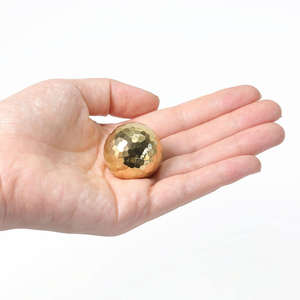 Bouton de meuble rond en laiton massif martelé à la main, finition or poli, bouton décoratif pour tiroir de cuisine, armoire, meubles - Product Image 3