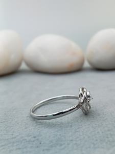 Bague de fiançailles et de mariage solitaire en moissanite, diamant cultivé, taille brillant, couleur D, plaqué or rose, certifiée - Product Image 4