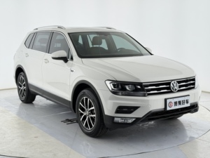 VW Tiguan L 330TSI Luxe 2018 (Empattement de 2791 mm) - 2.0L Turbo+<span class=keywords><strong>7DSG</strong></span>, Toit ouvrant panoramique/ hayon électrique/ sièges en cuir, Titre propre - Product Image 3
