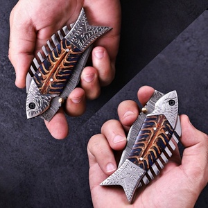 Couteau pliant artisanal en acier Damas, style poisson, lame utilitaire, pour la survie en plein air, le camping, avec étui en cuir - Product Image 3