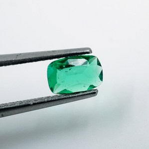 HAYAAT GEMS Esmeralda Cultivada en Laboratorio de 0.30 Quilates, Corte Cojín Facetado (6x4x2mm) para Joyería - Product Image 2