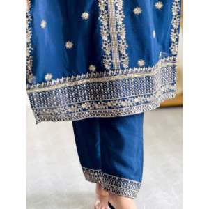 Ensemble haut et dupatta pour soirée, fait main, avec broderie et travail de sequins, en tissu organza. - Product Image 5