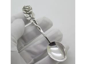 Ensemble de cuillères à manche en forme de rose, finition argentée, style antique, parfait pour une présentation de table élégante et destiné aux cadeaux, provenant d'Inde. - Product Image 3