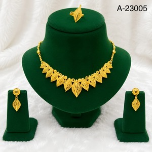 Ensemble de bijoux en alliage plaqué or pour femmes, collier, boucles d'oreilles, bague, design classique A-23315 - Product Image 6