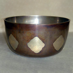 Bol chantant tibétain contemporain en laiton antique pour la méditation, la guérison, le yoga, les anniversaires, les condoleances et les cadeaux d'affaires - Product Image 1