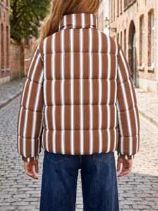 Chaqueta Acolchada a Rayas Marrones de Alta Calidad para Mujer, Cuello Alto, Manga Larga, Abrigo Acolchado, Ropa de Invierno OEM - Product Image 3