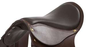 Selle d'équitation anglaise en cuir artisanal de haute qualité, modèle confortable et durable pour chevaux à bascule de très haut niveau. - Product Image 4