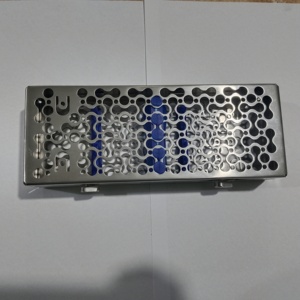 ถาดใส่เครื่องมือผ่าตัด/ทันตกรรม สแตนเลสสีเงินคุณภาพสูง สำหรับฆ่าเชื้อแบบแมนนวล - Product Image 3