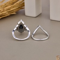 Ensemble de bagues de mariage en moissanite noire taille cercueil gothique – Bagues de fiançailles gothiques alternatives