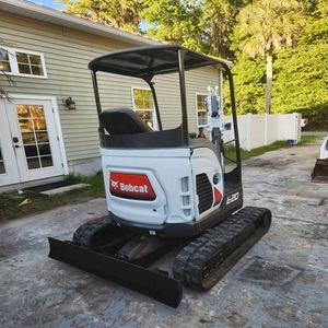 Mini-excavatrice Bobcat E20 avancée offrant des commandes fluides, une puissance hydraulique élevée et une mobilité compacte - Product Image 2