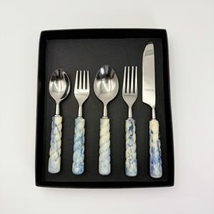 Couverts de haute qualité en acier inoxydable poli miroir avec manche en résine, couteau, fourchette et cuillère miroir pour mariage - Product Image 2