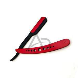 Rasoir de barbier rouge et noir à double tonalité, lame métallique tranchante, manche rouge avec découpes circulaires - Product Image 6