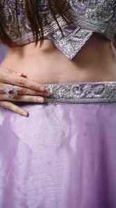 Lehenga Choli Lavande pour Femmes avec Blouse Brodée Argentée et Dupatta Transparent – Tenue de Soirée Élégante - Product Image 3