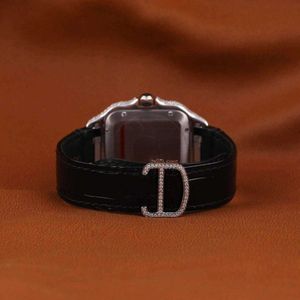 Elegante Reloj de Cuarzo Analógico Plateado para Hombre con Detalles de Diamantes Moissanite, Correa de Cuero Negra, Cierre Oculto, Cristal de Zafiro, Movimiento ETA - Product Image 4
