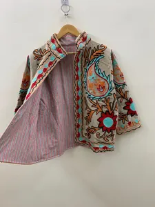 Chaqueta de Terciopelo Hecha a Mano de Primera Calidad para Mujer, Estilo Tradicional Cachemirí con Bordado Suzani, Chaqueta Elegante para Invierno - Product Image 3