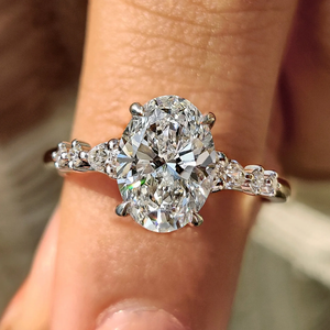 Anillo de Compromiso Minimalista con Siete Diamantes de Corte Ovalado, Oro Blanco de 14K, Diamantes Creados en Laboratorio, Anillo de Moda para Mujer, Regalo de Boda - Product Image 1