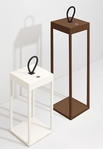 Vente en gros de lanternes en métal et en verre avec finition brune, lanternes à bougies en métal pour la décoration extérieure de la maison, fabrication artisanale personnalisée - Product Image 2