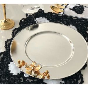 Assiette de Présentation Luxe Argentée avec Bord Perlé et Décoration Florale Dorée – Sous-Assiette Métallique pour Mariages et Événements – Vente en Gros - Product Image 1