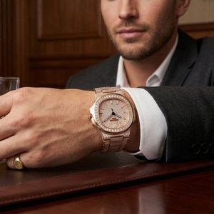 Reloj de Lujo para Hombre, Completamente Adornado con Diamantes, Cuarzo, Esfera con Números Arábigos, Acero Inoxidable, Resistente al Agua, con Fecha y Calendario - Product Image 4