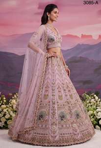 Ensemble Lehenga Choli rose brodé à la main, col en V, manches mi-longues, robe de bal longue avec lacets, robe de mariée avec dupatta - Product Image 6