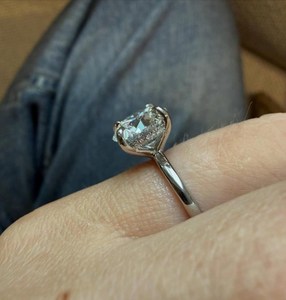 Bague de fiançailles en diamant de laboratoire rond de 3 carats, solitaire à 6 griffes, or blanc, certifiée IGI - Product Image 2