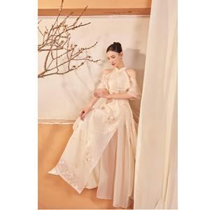 ชุดเอ้อไดผู้หญิงคุณภาพสูง รุ่นใหม่ ลายปัก Thanh Uyen ผ้าไหมชีฟอง ดีไซน์ 4 ชิ้น ต่อเนื่องกันเป็นชั้นๆ รุ่น KAD30 - Product Image 2