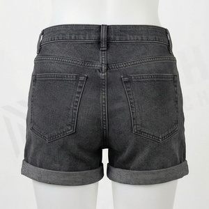 Shorts de Mezclilla Premium para Mujer, Diseño Desgastado y Roto, Estilo Boyfriend, con Logotipo en la Cintura - Product Image 2