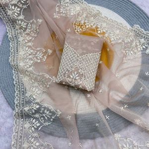 Sari de organza suave premium con bordado de lentejuelas en C-Pallu y borde con trabajo de calado, con blusa a juego de Royal Export - Product Image 2