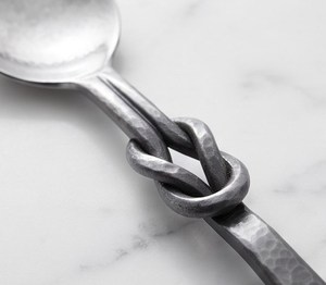 Ensemble de couverts argent mat à poignée nœud avec texture martelée, couverts minimalistes pour les dîners de mariage - Product Image 5