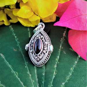 Élégant pendentif médaillon en pierre de grenat, plaqué argent sterling, avec compartiment secret, cadeau de bijoux - Product Image 2