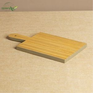 Planche à découper carrée en bois avec poignée - Écologique, durable, non toxique, passe au lave-vaisselle - Product Image 2
