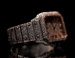 Montre chronographe Iced Out VVS Moissanite en or rose bicolore, cadran entièrement pavé de diamants, avec fenêtre de date, pour homme - Product Image 2