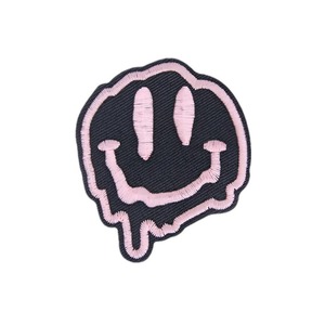 Parche Bordado Termoadhesivo con Diseño de Cara Sonriente, Rosa y Negro, Forma Irregular, Parches de Fieltro No Tejido para Ropa - Product Image 1
