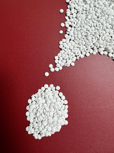 Masterbatch de remplissage CaCO3 à haute opacité pour le soufflage de films PE PP, les sacs de courses et l'emballage industriel, pour des économies de coût - Product Image 3