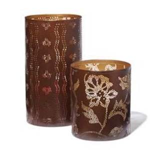 Portavelas de metal hechos a mano, diseñados para realzar la decoración del hogar con iluminación tranquila y forma artística. - Product Image 1